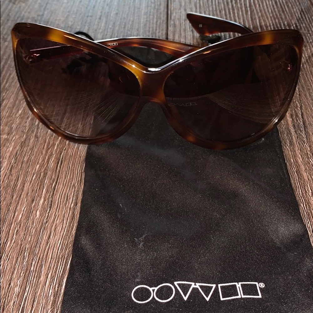 Oliver Peoples ‘Heroine’ Tortoise Sunglasses